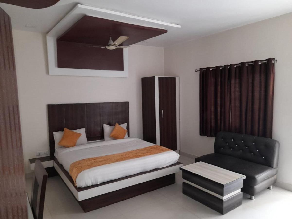 Hotel Gayatri Residency, Agra 3*